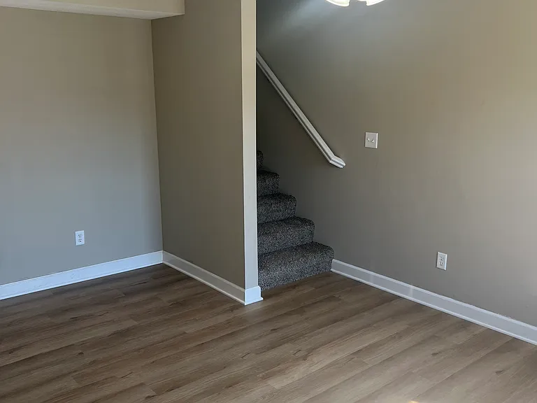 1320 E Brown School Rd — Photo 2