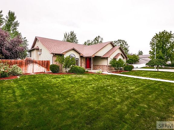 2nd image of 213 Colonial Way