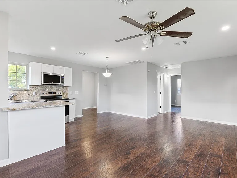 986 Dewalt St — Photo 13