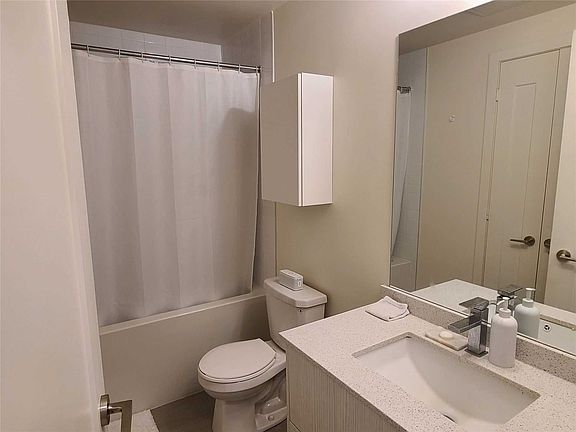 2nd image of 330 Richmond St W #1607