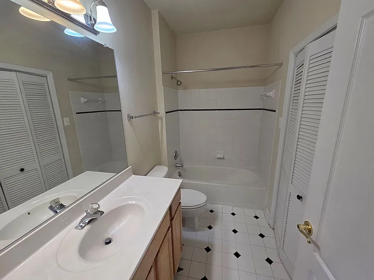 308 Garden View Sq — Photo 10