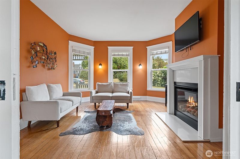 5th image of 1921 44th Avenue SW