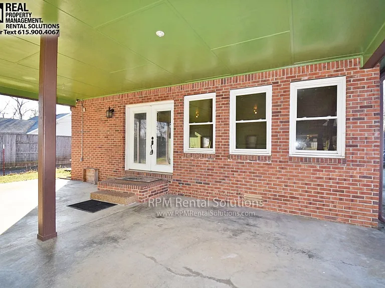304 Jakes Ave — Photo 2