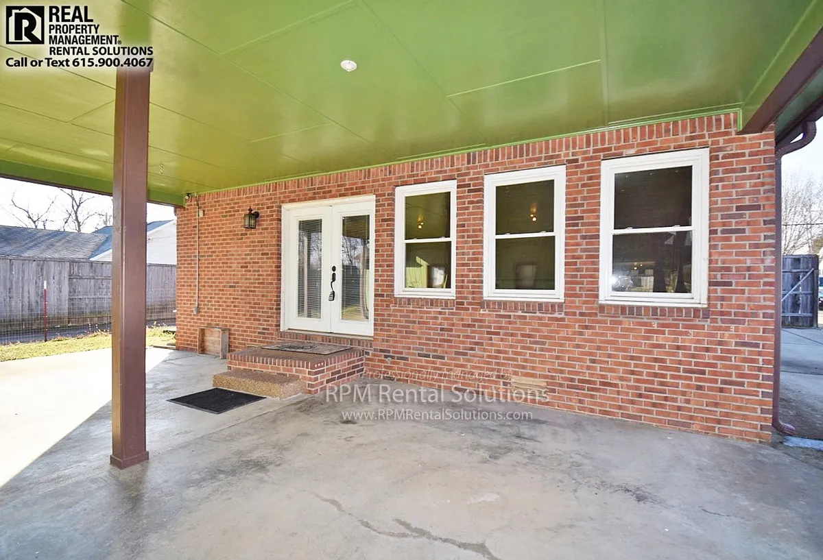 Building Photo - 304 Jakes Ave