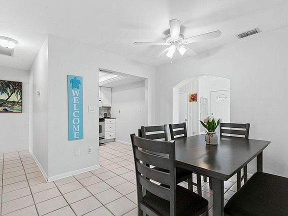3rd image of 717 95th Ave N #1