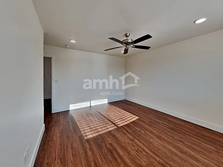 1029 N Barkvine Ave — Photo 9