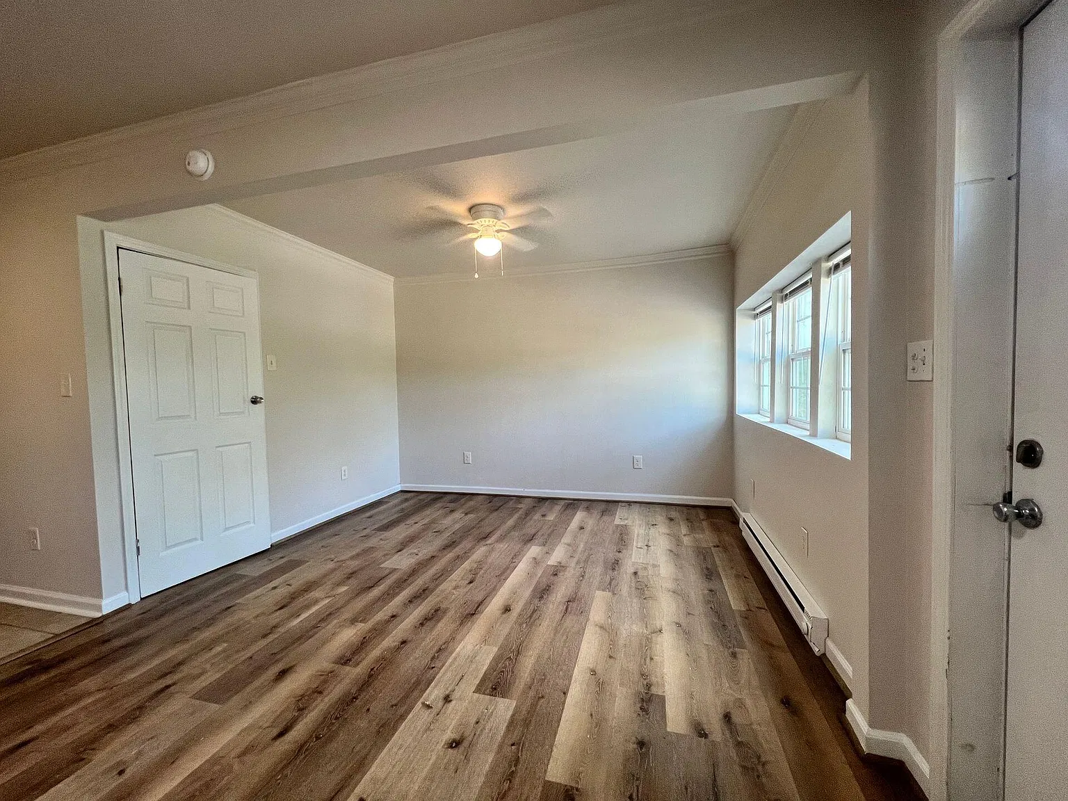 1 bed, 1.0 bath, 294 sqft, $900 — Photo 2