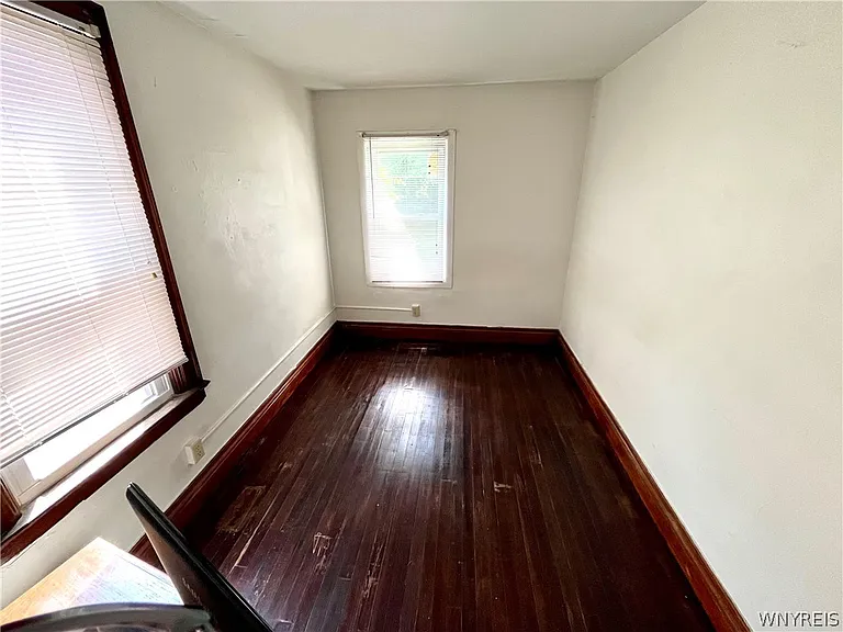 28 Livingston St #LOWER — Photo 7