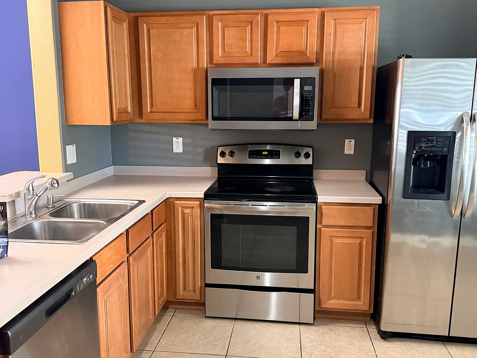 2 bed, 2.5 bath, 1600 sqft, $1,900 — Photo 2