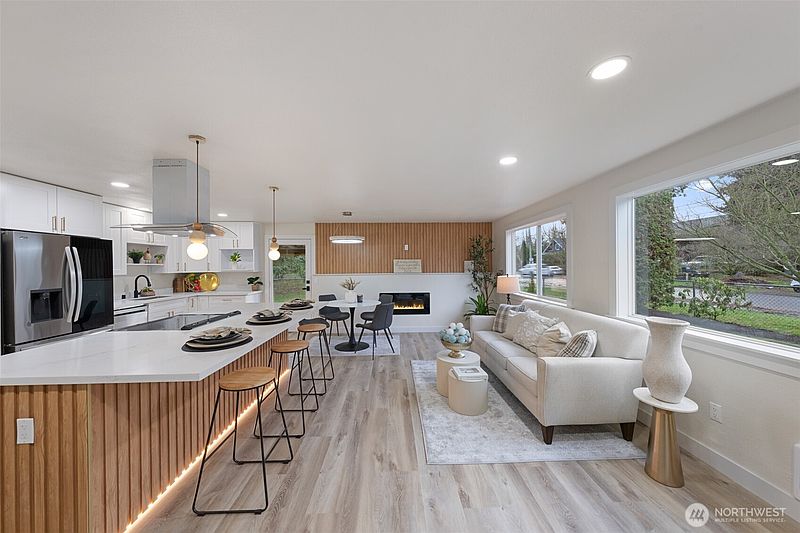 3rd image of 8821 S D Street