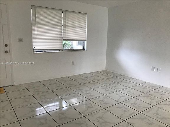 4th image of 72 NW 162nd St #72