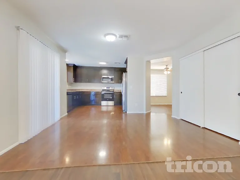 23670 W Levi Dr — Photo 5
