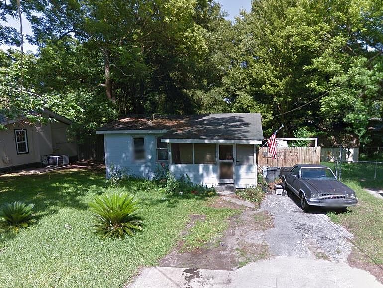 1st image of 813 Dennison St