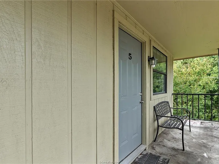607 Wades Way #5 — Photo 2