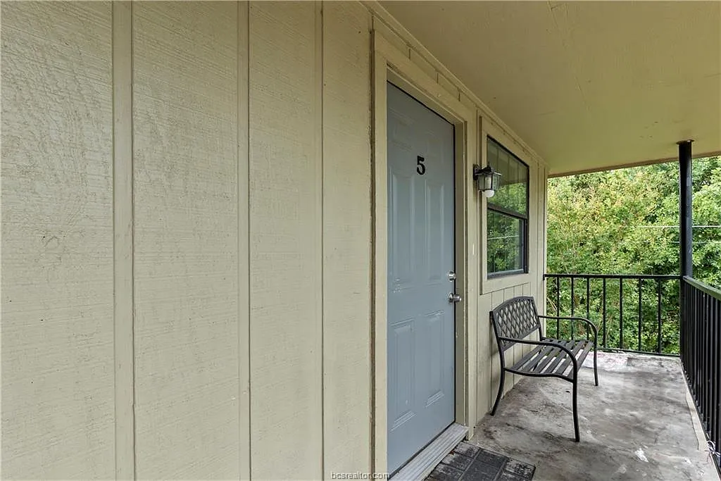 Building Photo - 607 Wades Way #3