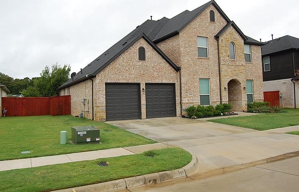 2nd image of 3917 Belle Maison Ct