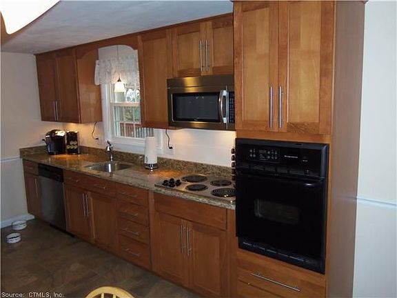 2nd image of 17 Putnam Dr