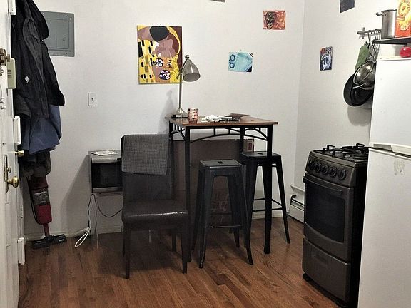 4th image of 251 Evergreen Ave #2D