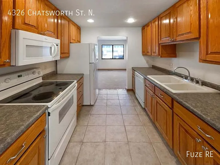 4326 Chatsworth St N — Photo 3