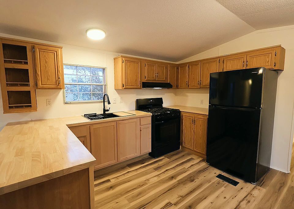 1st image of 23 Oak St