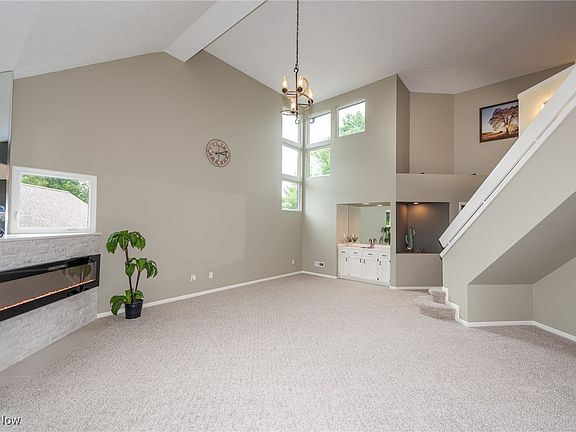 5th image of 32 Forest Cove Dr