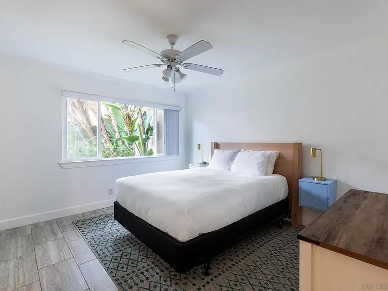 8529 Villa La Jolla Dr #E — Photo 10