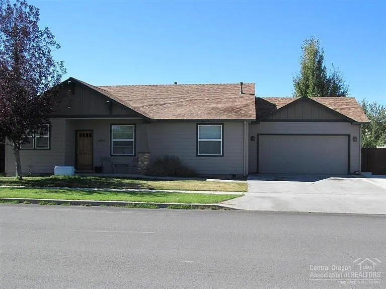 62593 Hawkview Rd — Photo 1