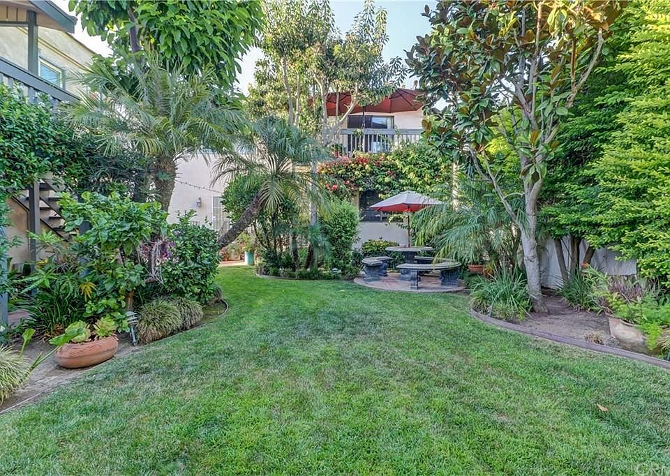 Shared, quiet and shaded garden.