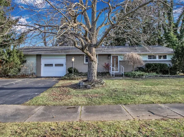 268 Cherry St, Youngstown, NY 14174