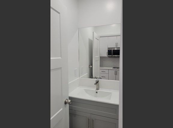 3rd image of 304 Albert St W #103