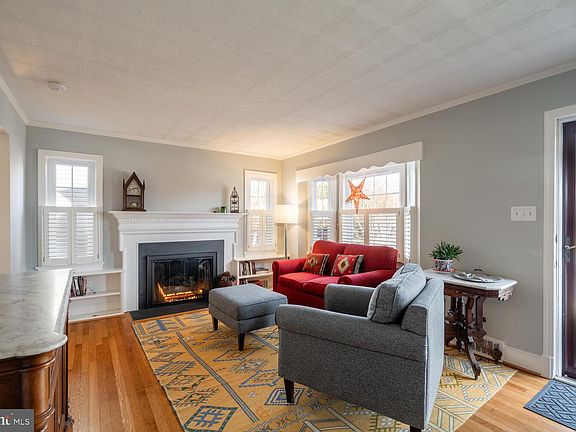 3rd image of 2904 Meadow Ln