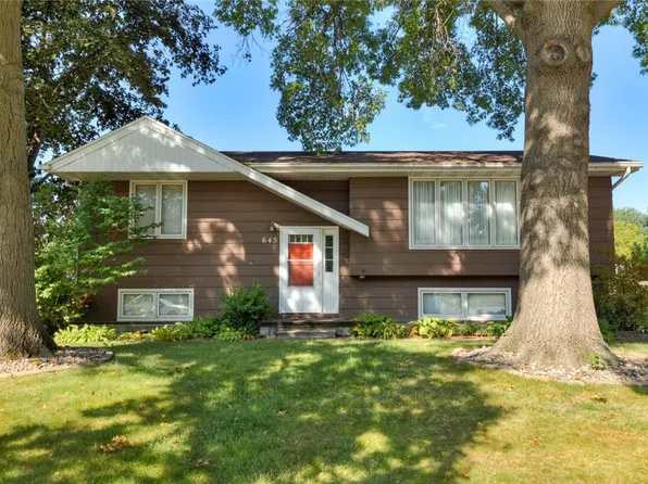 645 John Clinton Dr, Carlisle, IA 50047