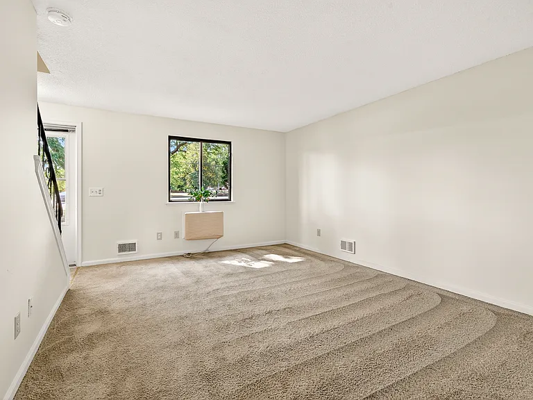 Northampton Apartments — Photo 10