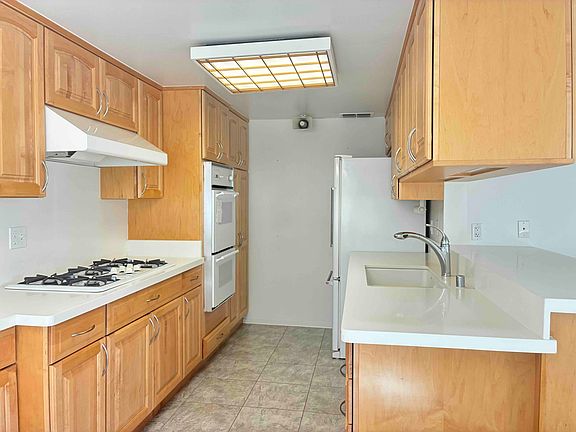 3rd image of 13121 Mindanao Way Unit 6