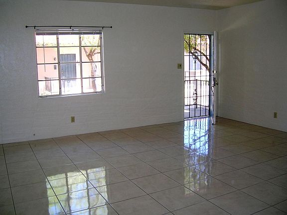 3rd image of 427 N Forgeus Ave