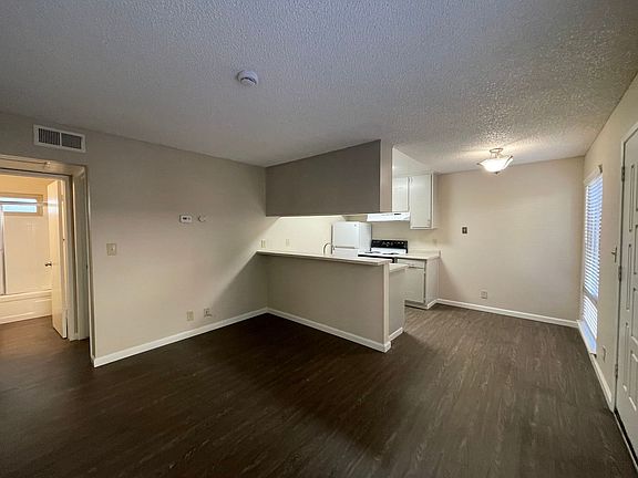 2nd image of 2114 H St APT 3