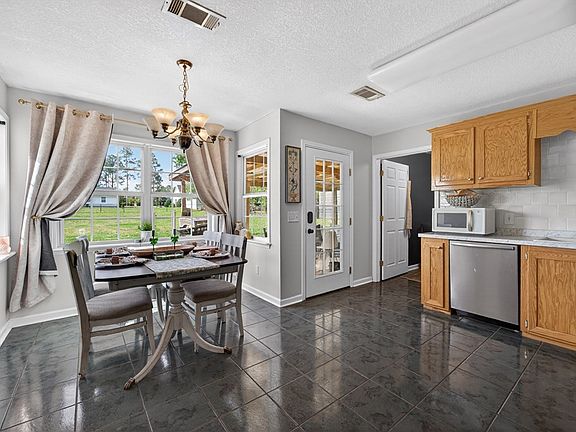 3rd image of 42 Summertree Rd