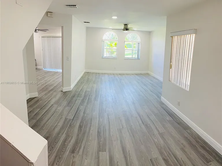 12498 SW 54th St — Photo 2