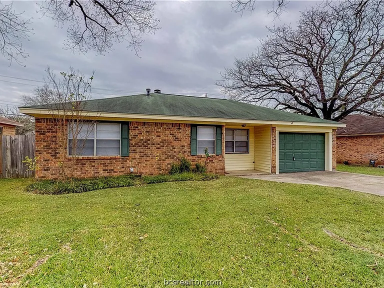 1107 Braeswood Dr — Photo 3
