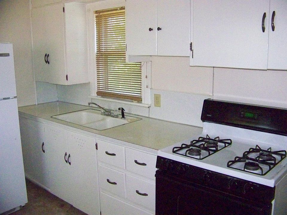 2nd image of 1305 N Louisa Ave