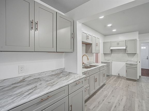 5th image of 153 Bristol St