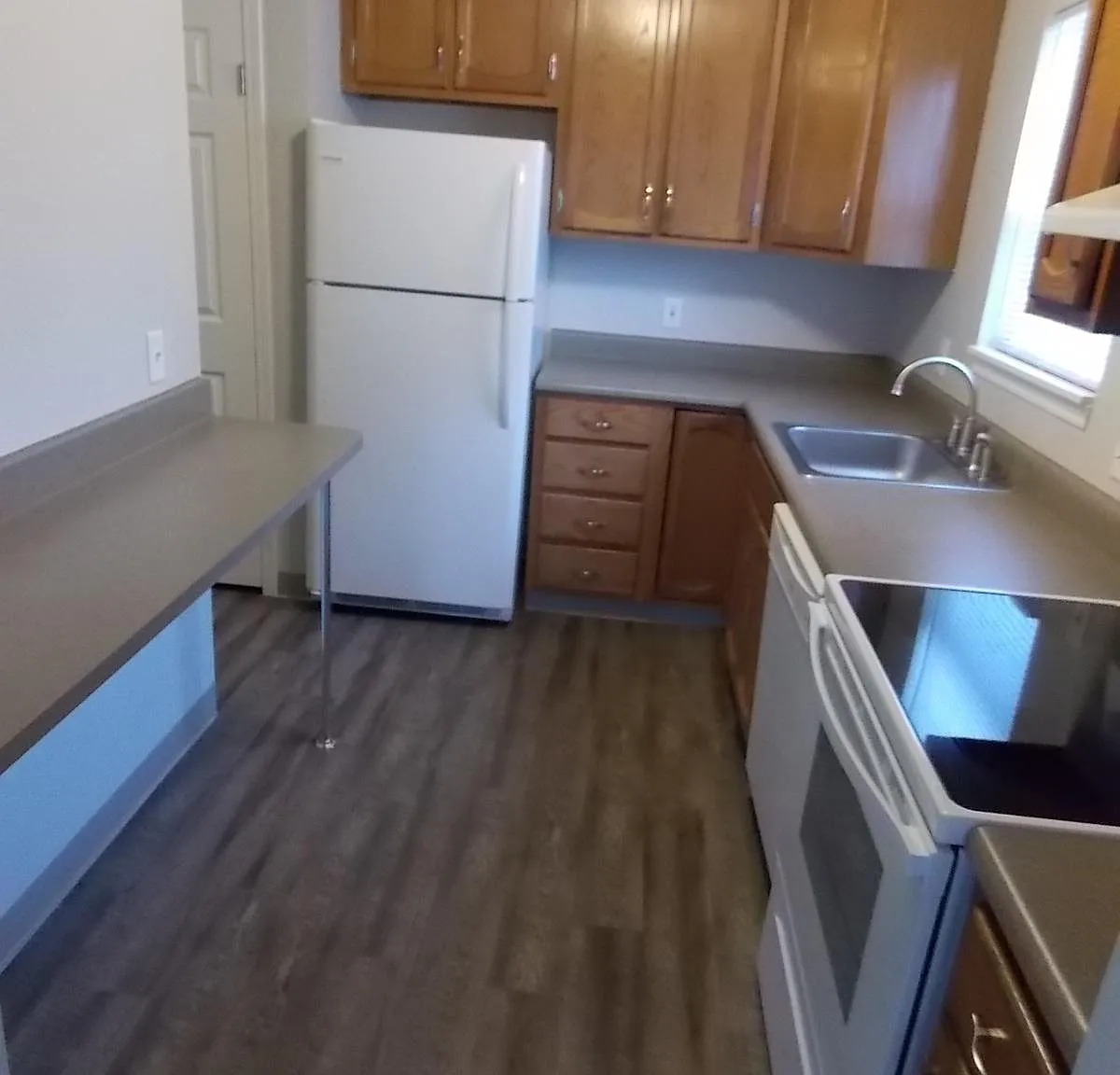 3 bed, 2.5 bath, 1800 sqft, $2,099 — Photo 3
