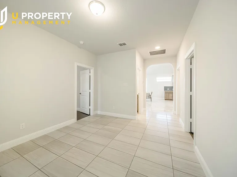 3902 Aventino Ct — Photo 9