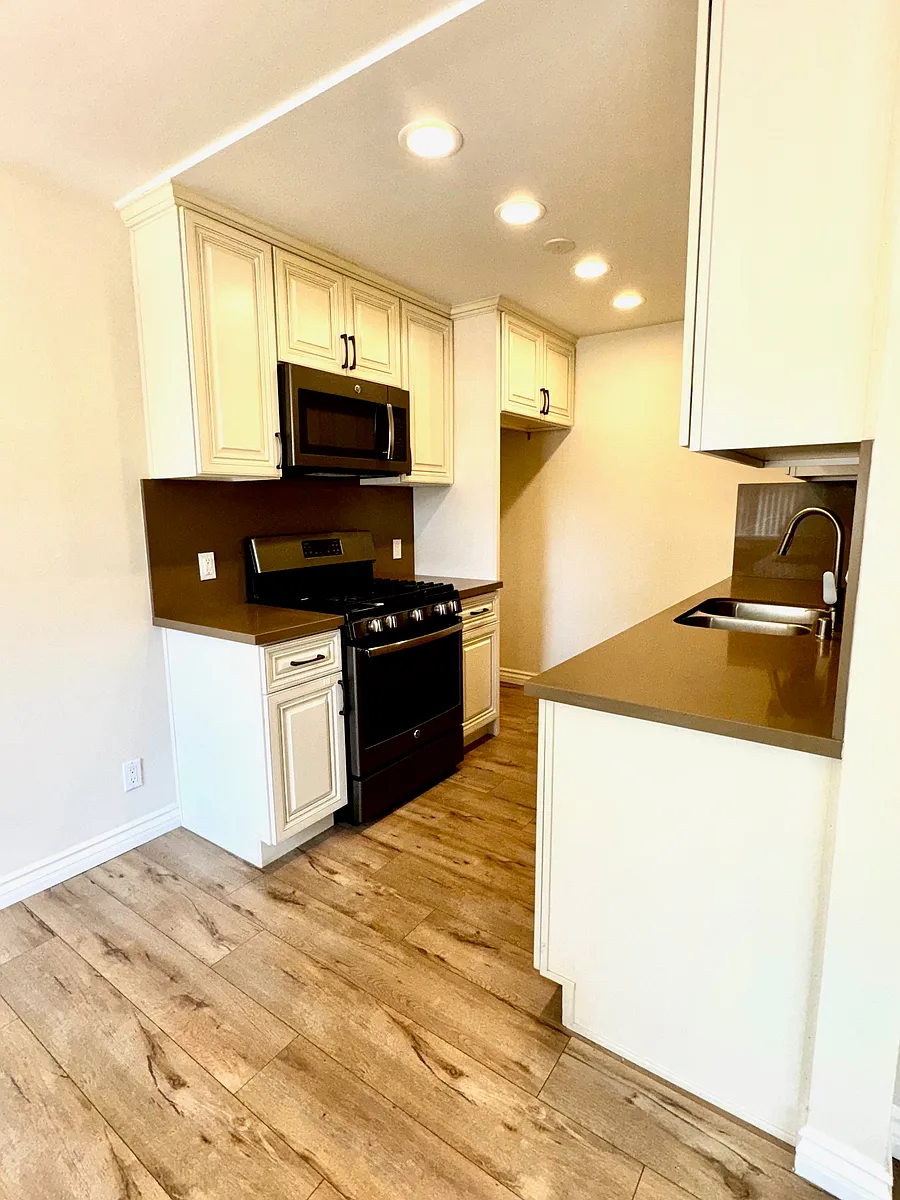 Building Photo - 430 E San Jose Ave #A