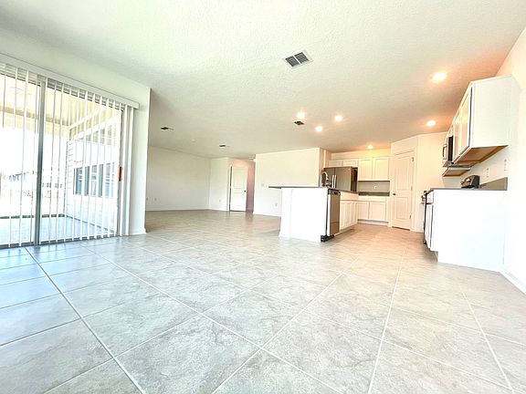 4th image of 4287 Sunny Creek Pl