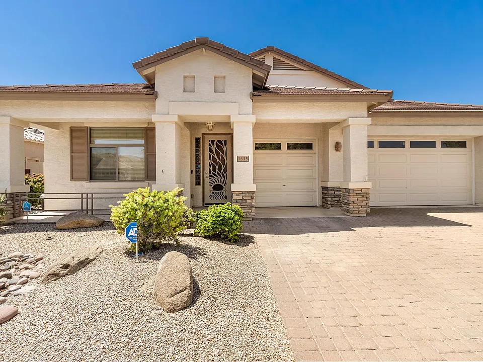 1335 E Prickly Pear Dr