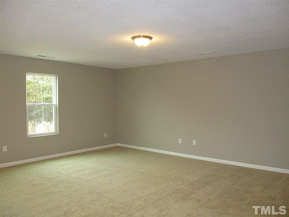 4th image of 228 Sumter Ct