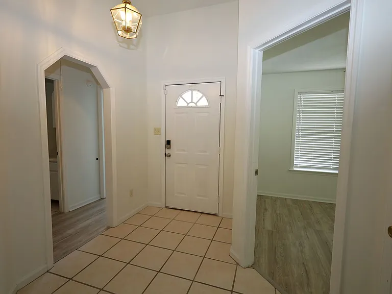 4220 Wilshire Dr — Photo 2