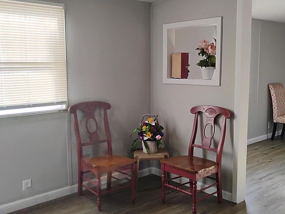 3rd image of 154 Rainbow Dr