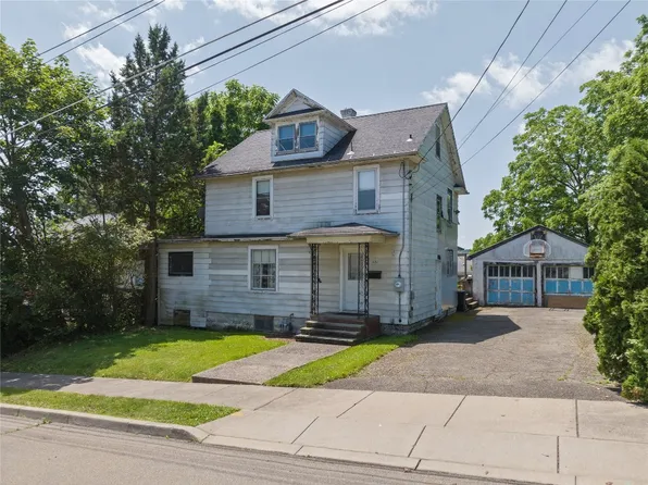 221 Taylor Ave, Endicott, NY 13760